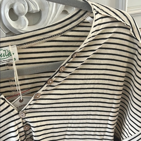 Black and off white striped top - Picture 4 of 7
